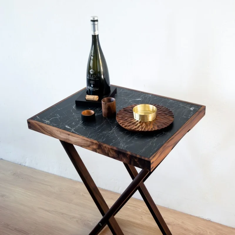 Soporte para bandeja en tijera de madera de nogal con bandeja a juego con Dekton